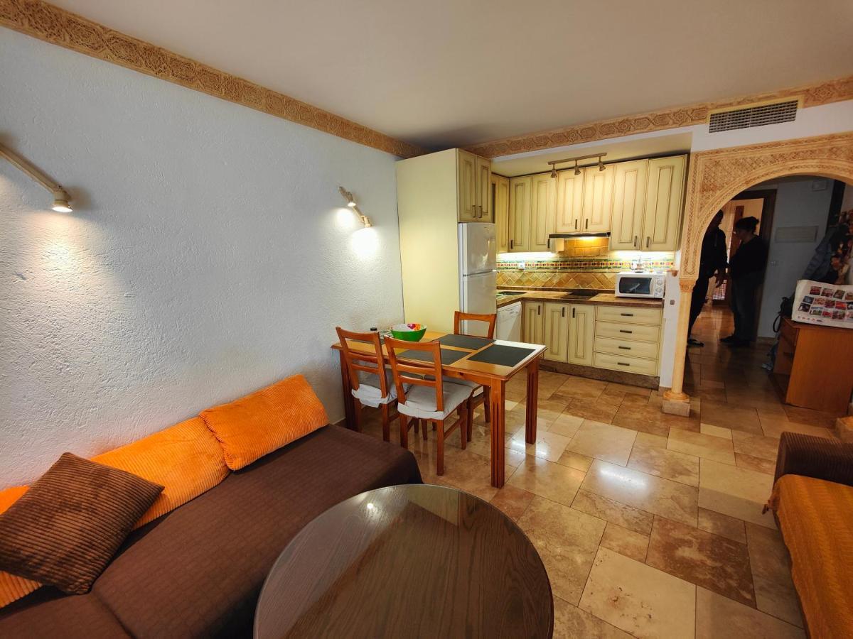 Apartamento En El Centro A Dos Minutos De La Playa Apartment Фуeнхирола Екстериор снимка