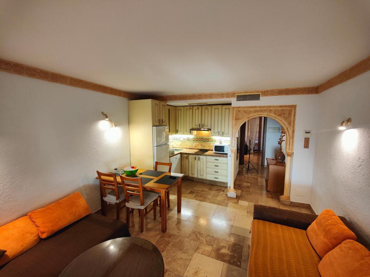 Apartamento En El Centro A Dos Minutos De La Playa Apartment Фуeнхирола Екстериор снимка
