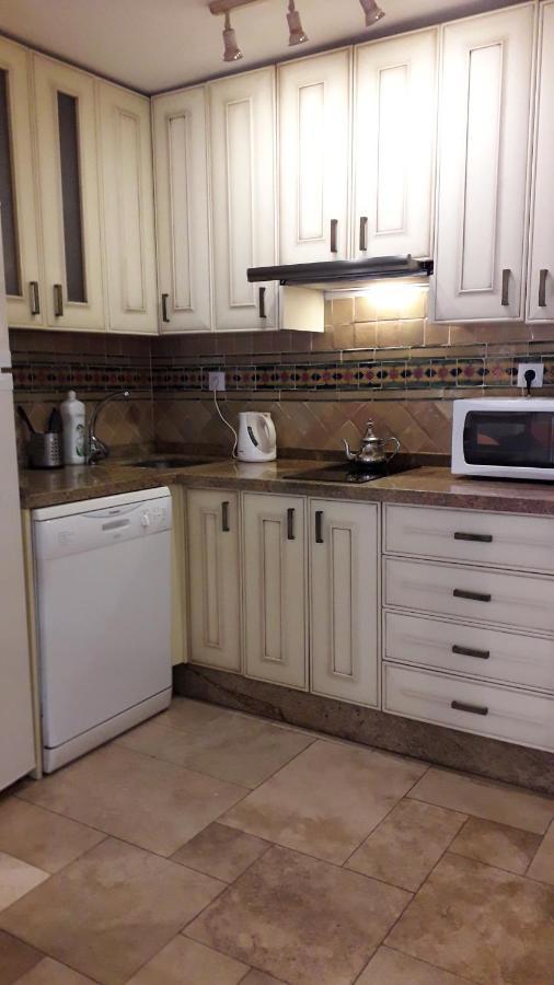 Apartamento En El Centro A Dos Minutos De La Playa Apartment Фуeнхирола Екстериор снимка