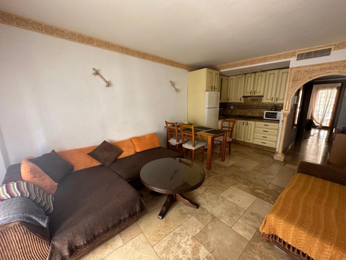 Apartamento En El Centro A Dos Minutos De La Playa Apartment Фуeнхирола Екстериор снимка